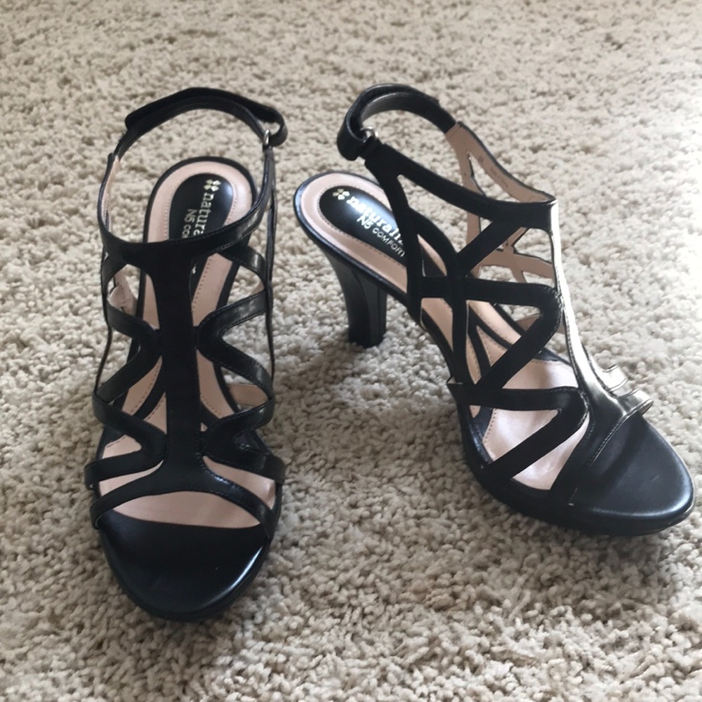 BRAND NEW in BOX Naturalizer black strappy sandals